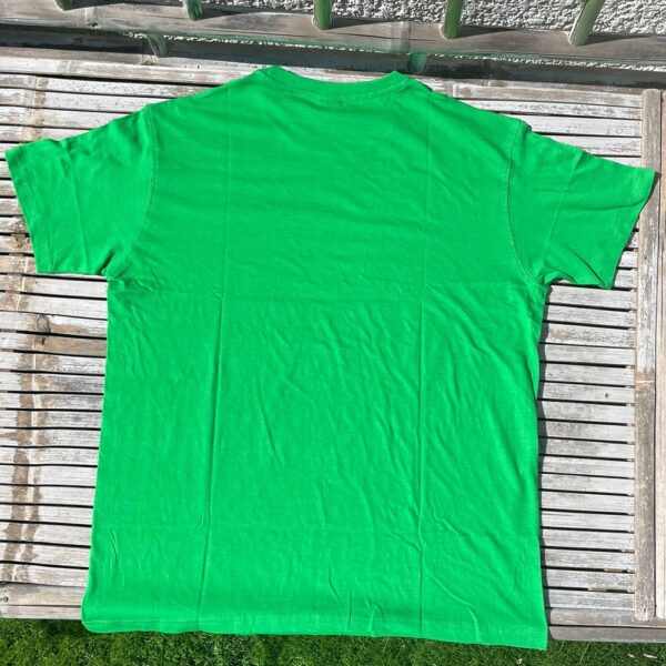 חולצה ירוקה איכותית חלקה - מהגב, ירוק בהיר