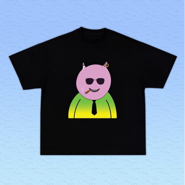 חזיר מאויר על חולצה שחורה - כאיש עסקים